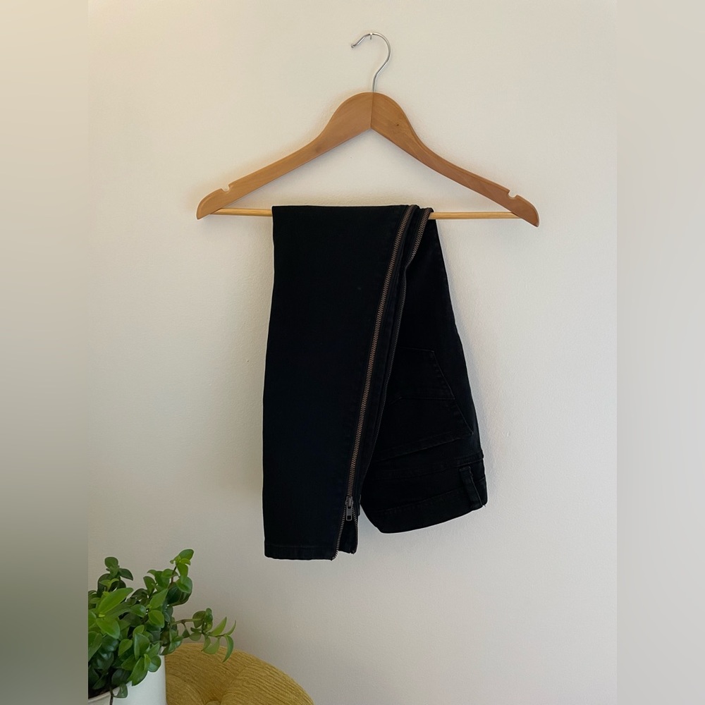 Free People black skinny jeans with zippers on the sides. Size 27W - Picture 9 of 9